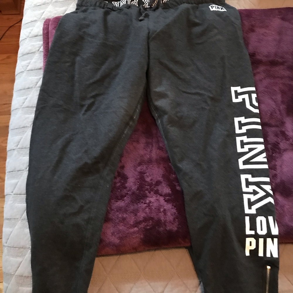 Leggings with zipper ankle detail